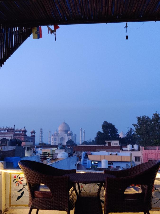 Joey's Agra छात्रावास