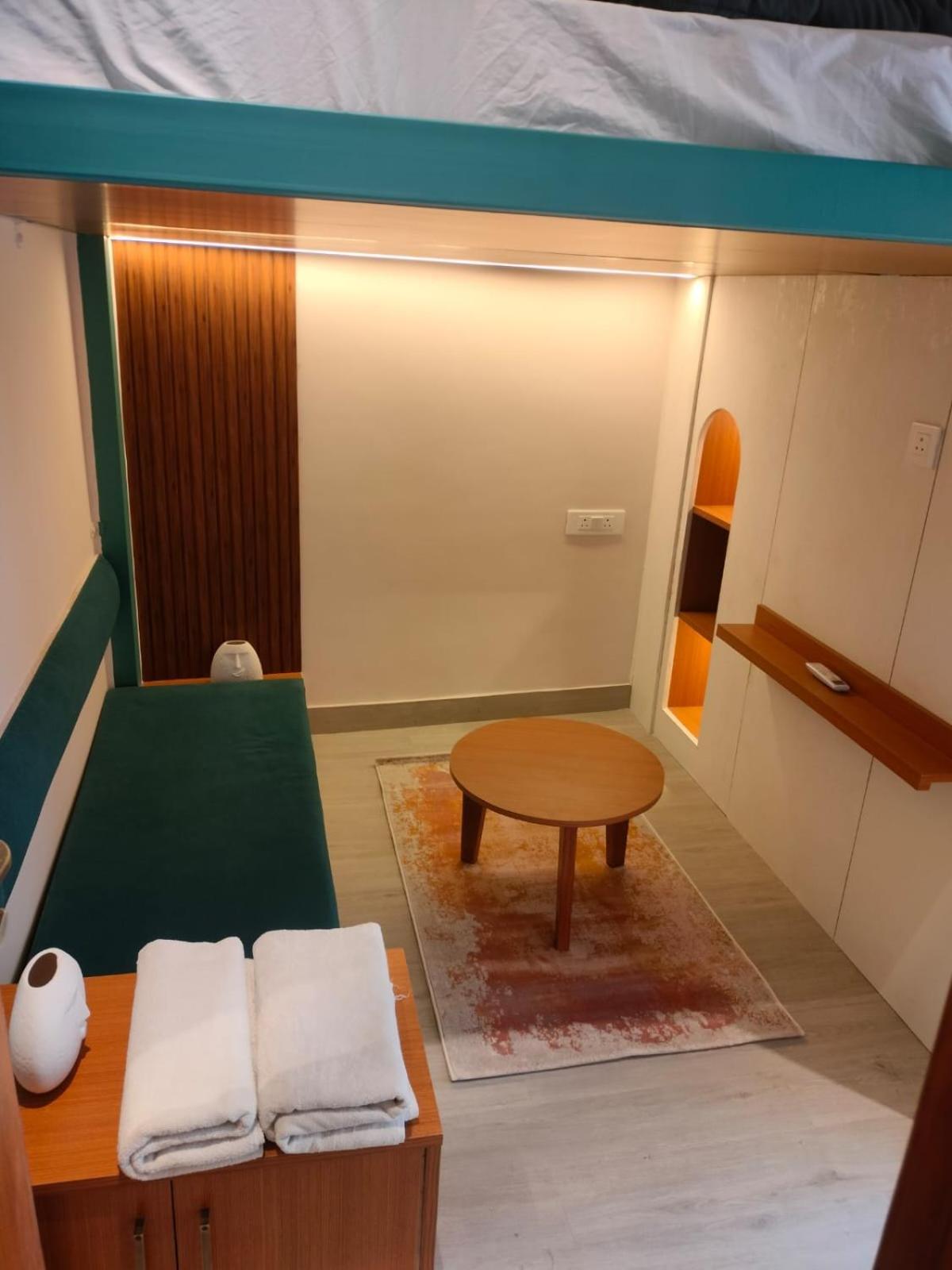 छात्रावास Joey's Agra *
