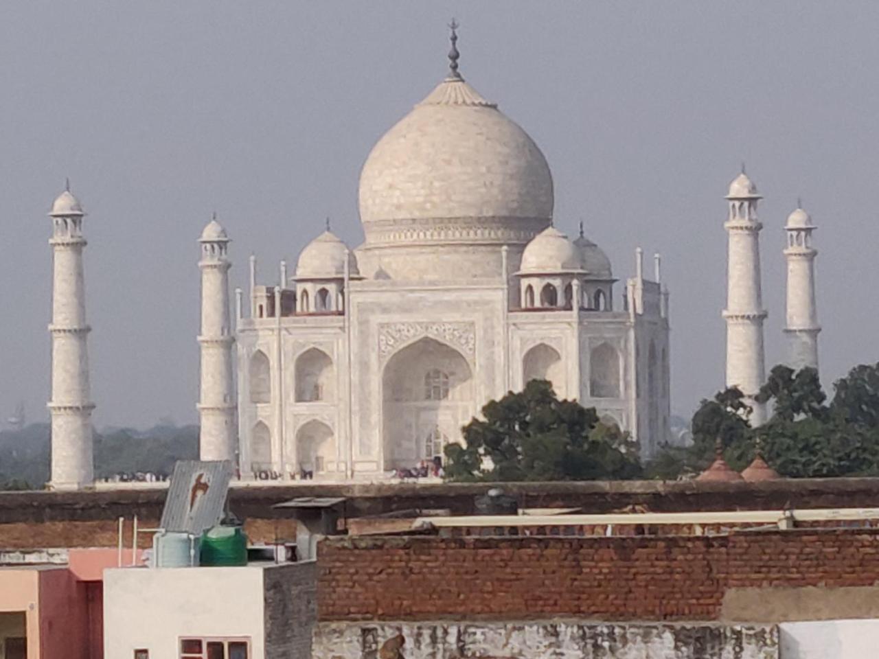 छात्रावास Joey's Agra *